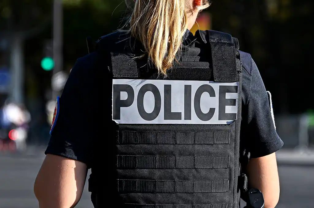 La Courneuve : L'adolescent à scooter refuse d'obtempérer et renverse une policière