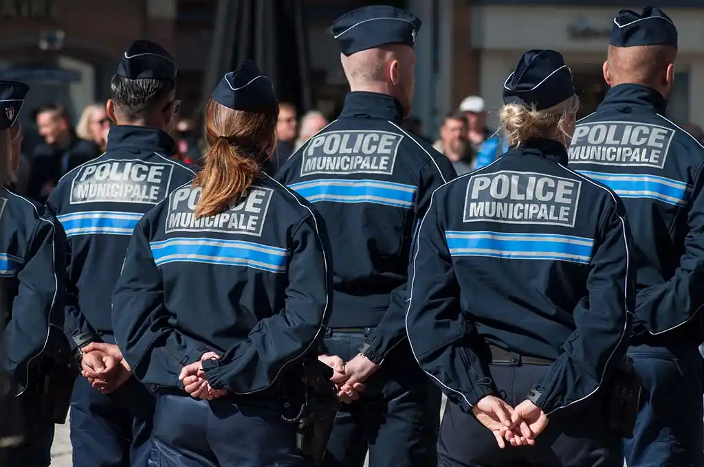 Hérault : Huit armes de poing de policiers municipaux volées dans un stand de tir près de Béziers