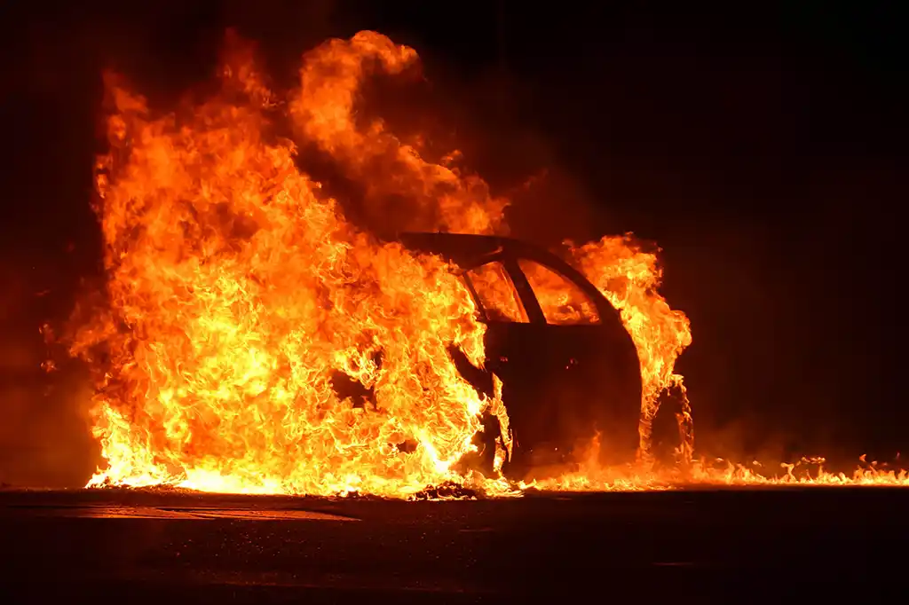 Cherbourg : Violences urbaines, voitures brûlées et policiers blessés après la mort de Sulivan