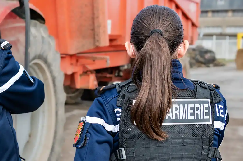 Calvados : Il fait un clin d'œil à une gendarme et percute une voiture, il était positif aux stupéfiants