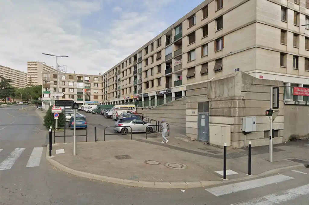 Nîmes : Un adolescent de 17 ans lynché, brûlé et laissé pour mort à Pissevin