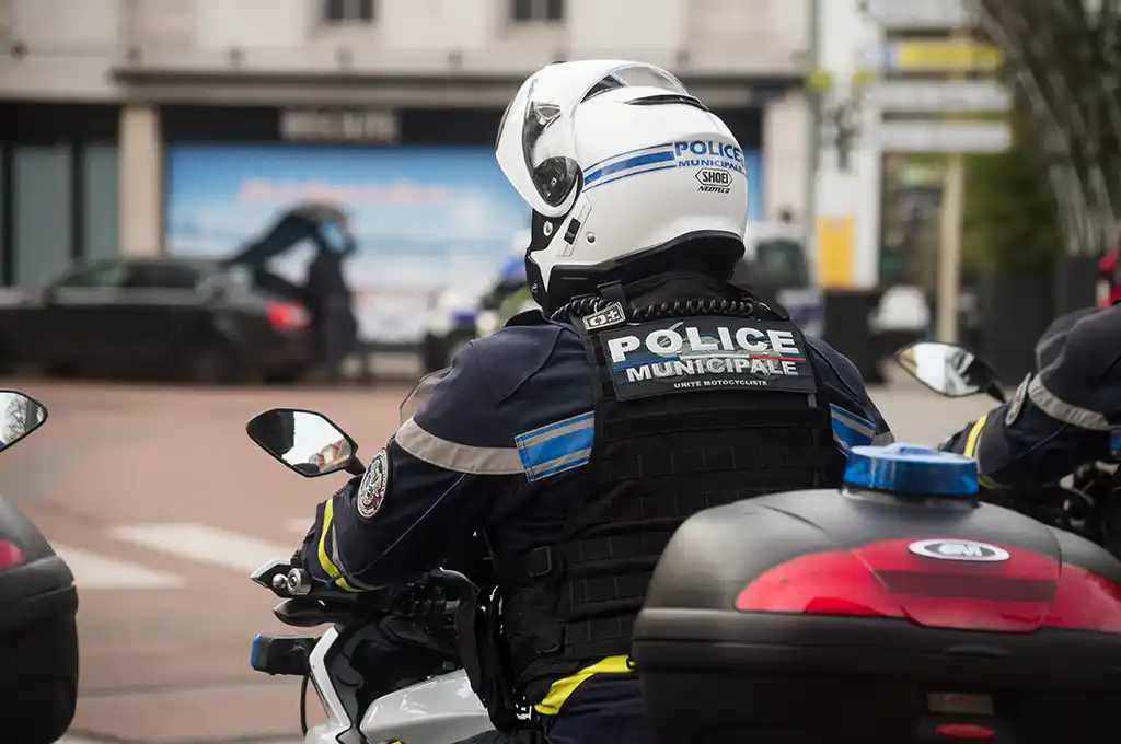 Seine-et-Marne : Un policier municipal entre la vie et la mort après un accident lors d'une intervention