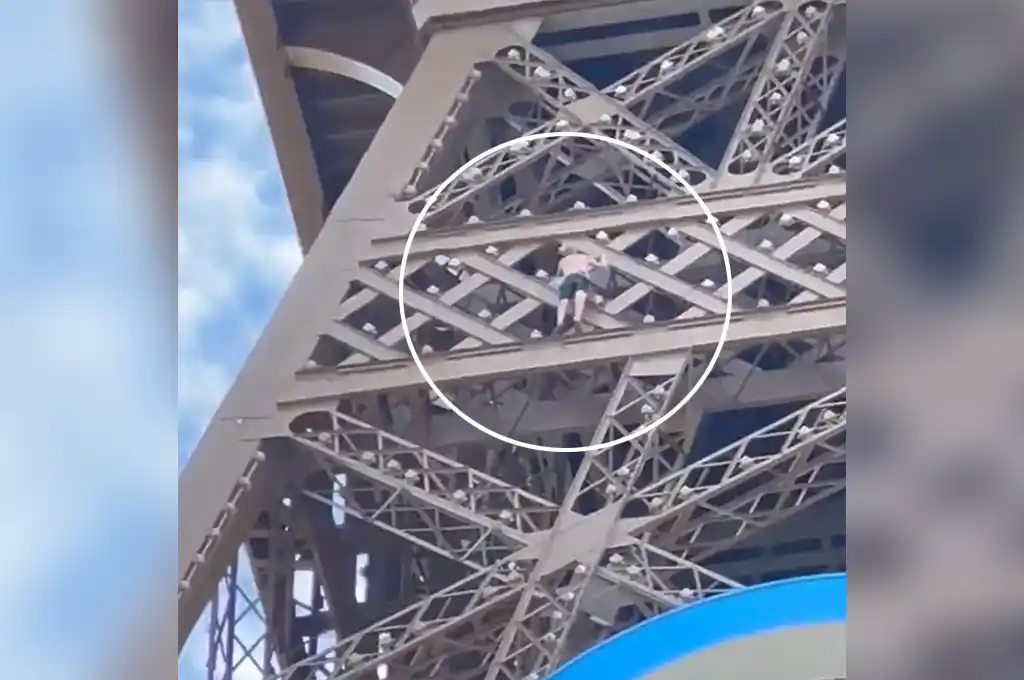 Paris : Un homme escalade la Tour Eiffel avant d'être arrêté par la police