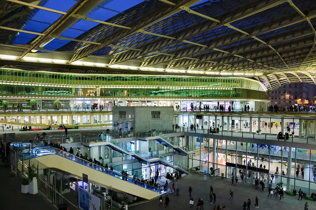 Paris : Une adolescente affirme avoir été violée dans un parking des Halles, deux suspects interpellés