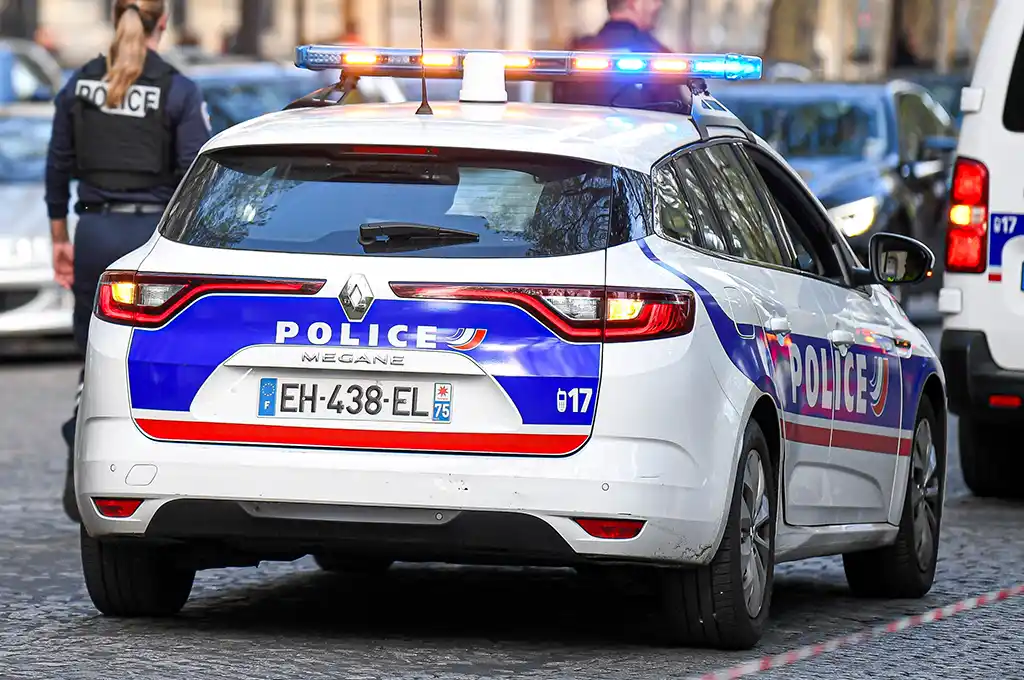 Vol de voiture et course-poursuite entre Paris et Champigny : un homme interpellé