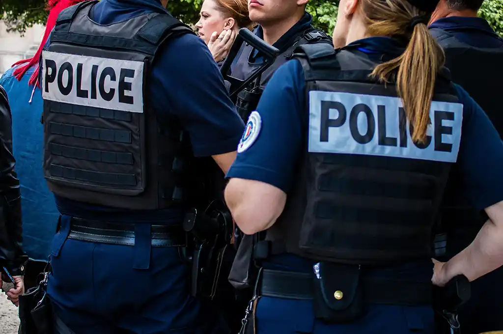 Jeux paralympiques : Un chauffard drogué blesse deux policiers, l'un sérieusement, près du Stade de France