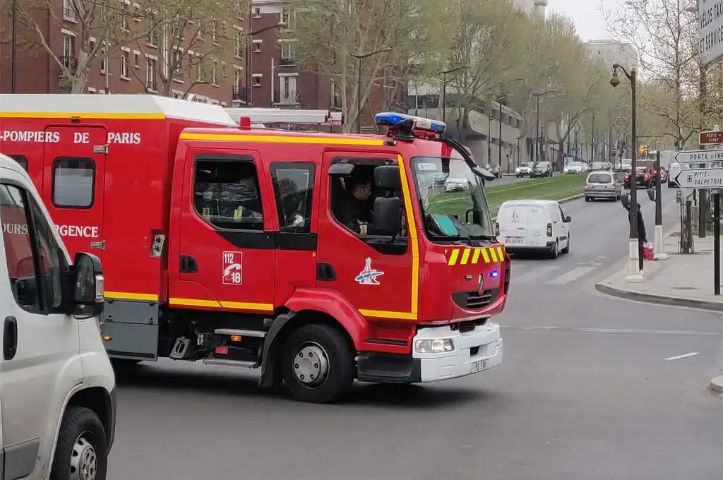 Paris : Une femme de 72 ans meurt écrasée par un camion sur un passage piéton