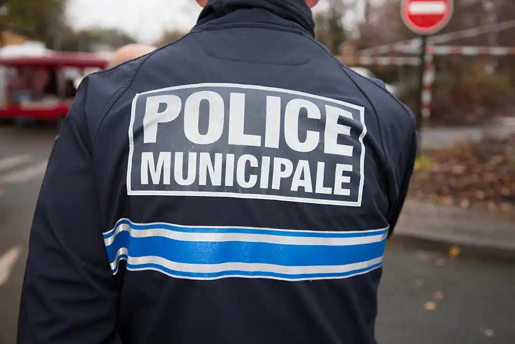 Paris : Trois suspects dont un policier municipal en garde à vue, de la cocaïne et du cannabis saisis