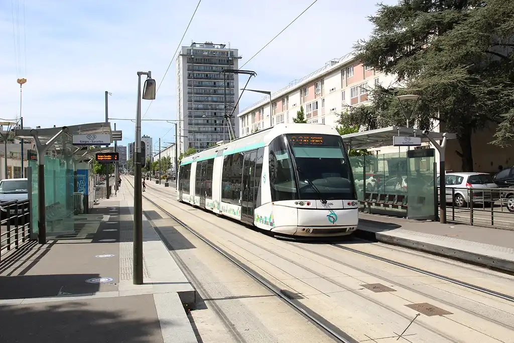 Sarcelles : Un enfant de 4 ans entre la vie et la mort après avoir été percuté par un tramway