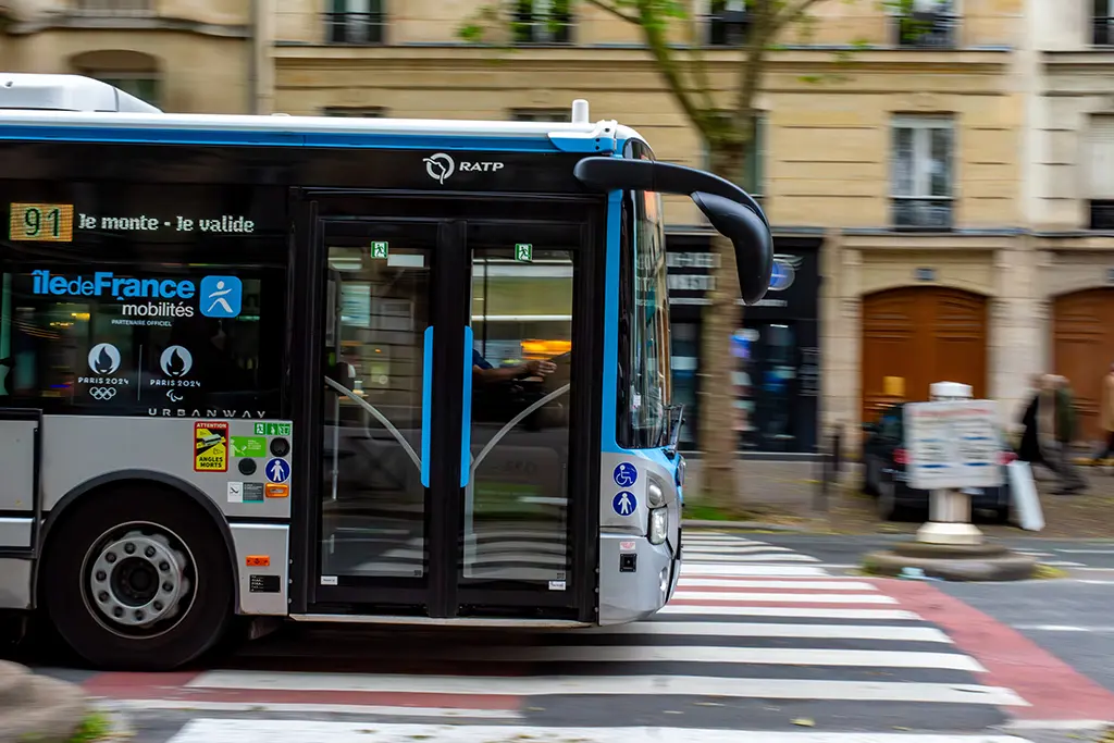 Paris : Deux bus de la RATP visés par des tirs, enquête ouverte pour tentative de meurtre