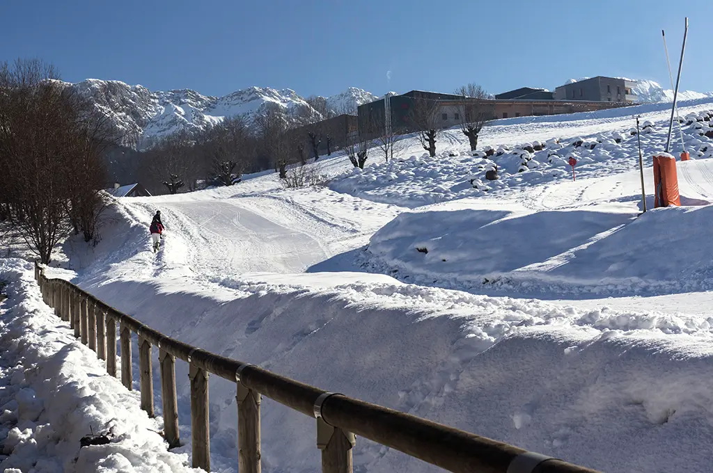 Isère : Une petite fille de 10 ans meurt dans un accident de ski lors d'une sortie scolaire