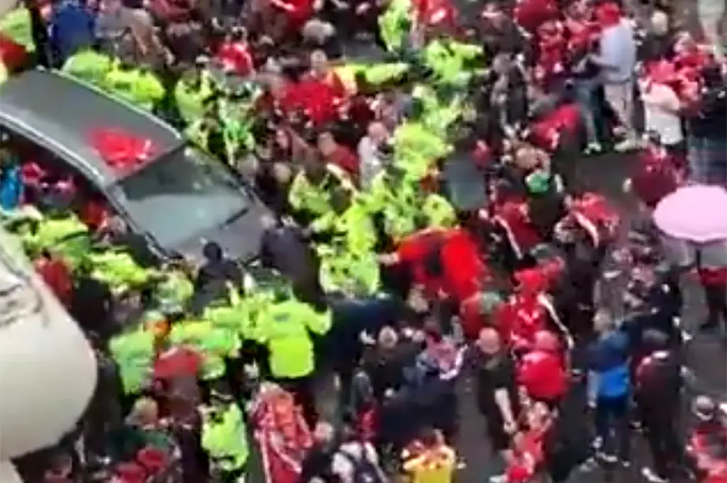 Liverpool : Un automobiliste a foncé dans la foule durant les célébrations du titre