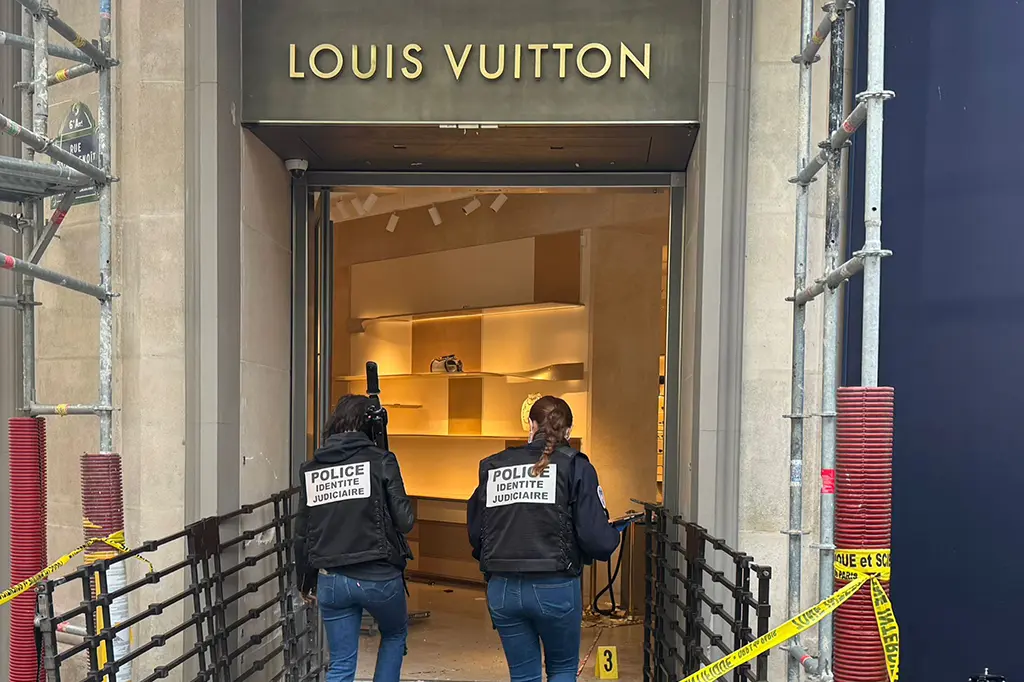 Paris : La boutique Louis Vuitton du VIe arrondissement encore visée par un cambriolage à la voiture bélier