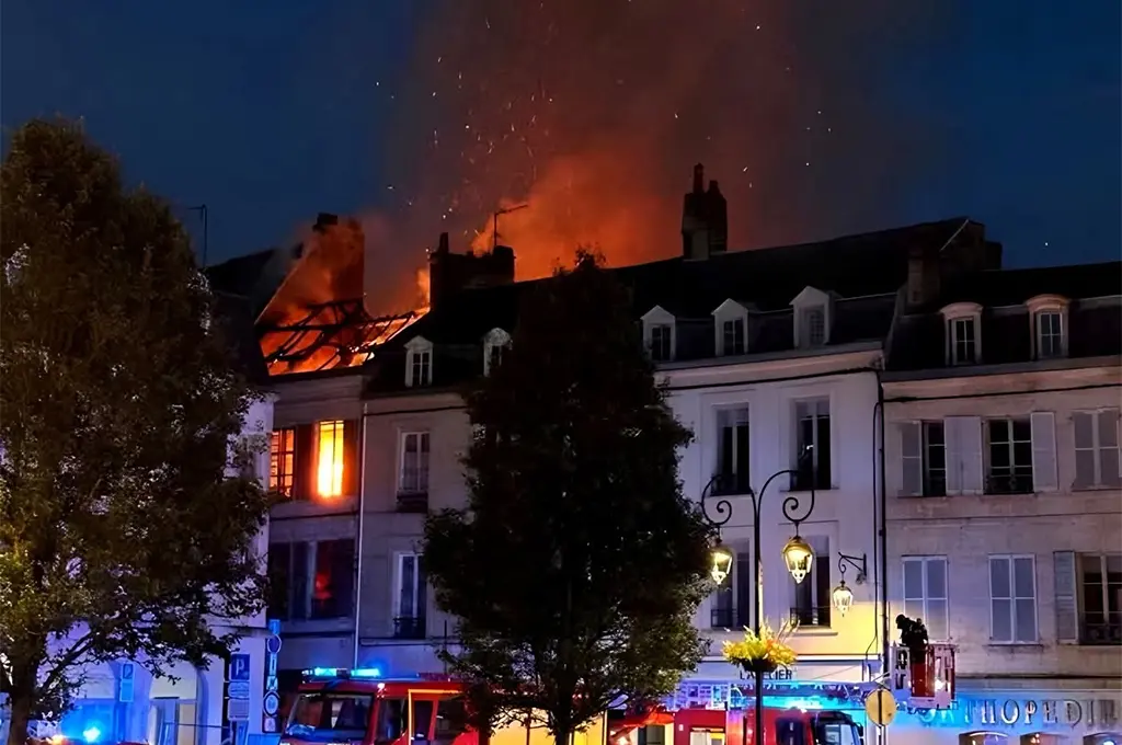 Laon : Deux pompiers ensevelis sous les décombres après l'effondrement d'un immeuble en feu