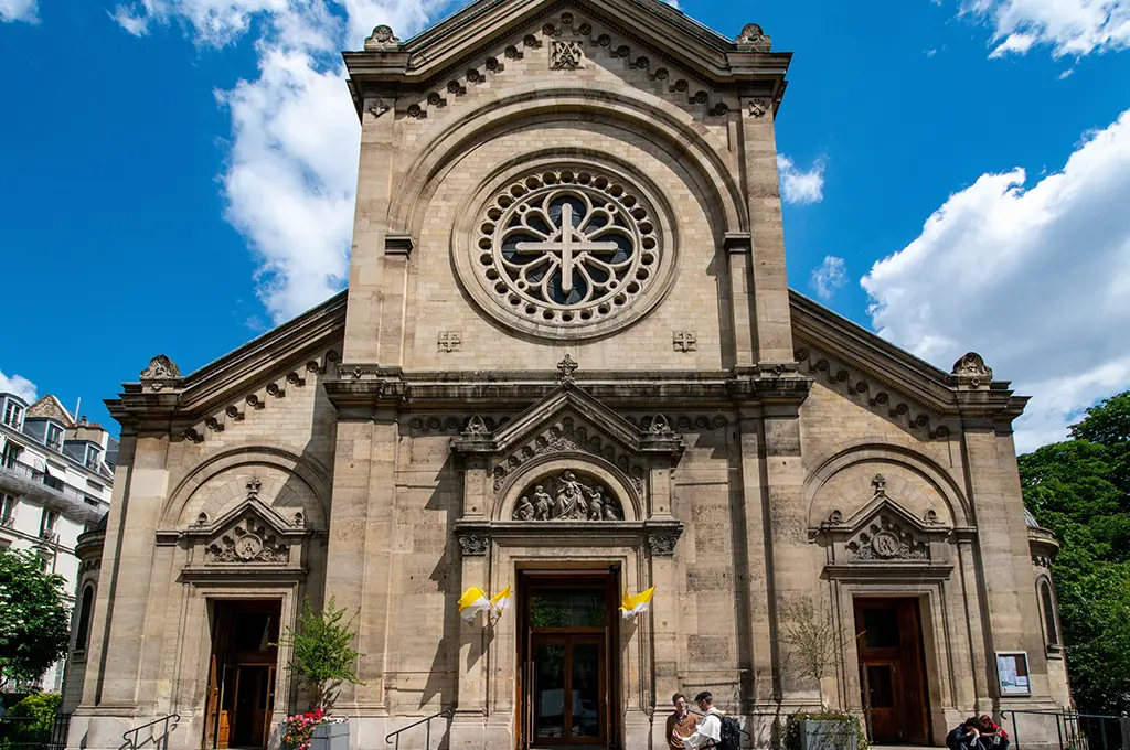 Paris : Enquête ouverte après un second incendie en deux jours à l'église Notre-Dame-des-Champs
