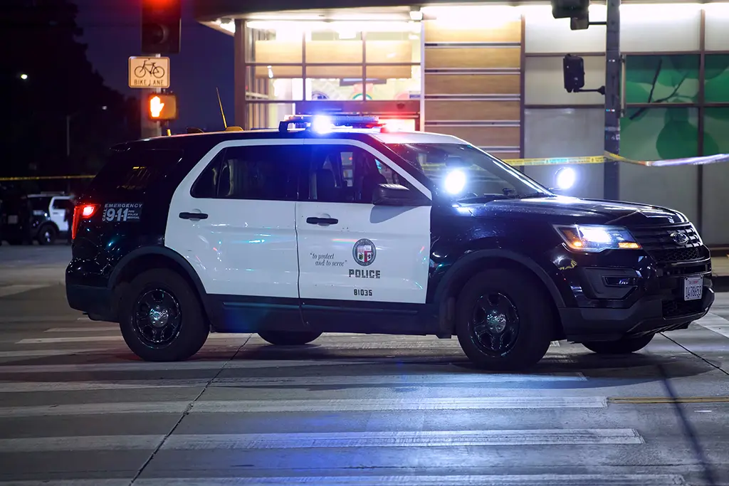 Los Angeles : Le conducteur d'une voiture fonce dans la foule, au moins 30 blessés