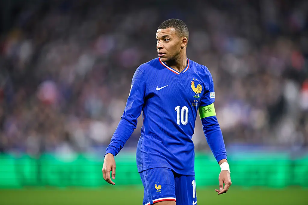 Cinq policiers visés par une enquête de l'IGPN après avoir reçu 180 300 € de la part de Kylian Mbappé