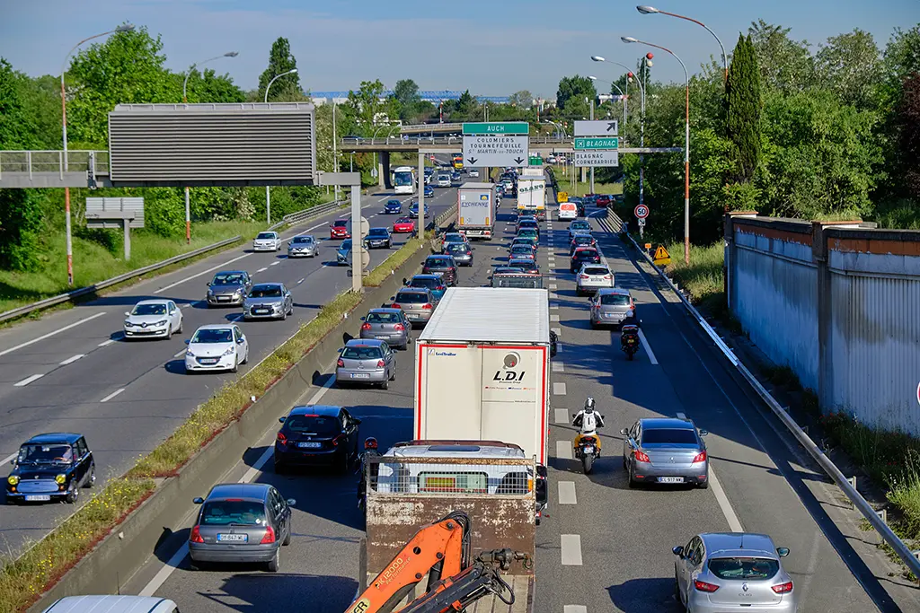 Colomiers : Un automobiliste roué de coups sur la bande d'arrêt d'urgence après une queue de poisson