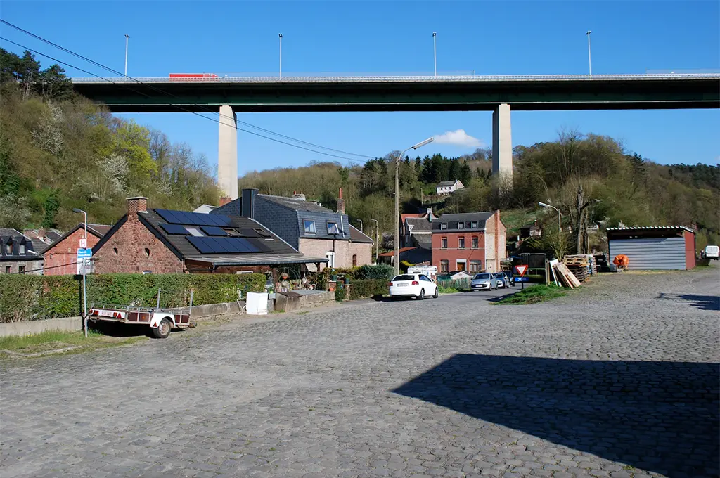 Une mère se jette d'un viaduc en Belgique avec son bébé dans les bras