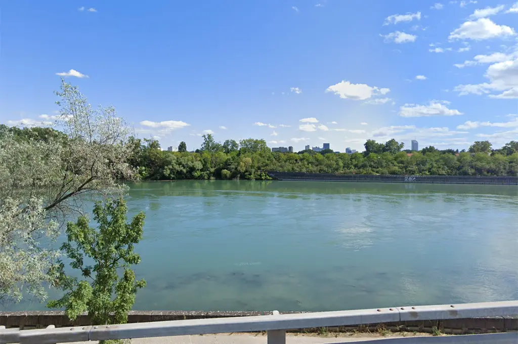 Villeurbanne : Un jeune homme meurt noyé dans le Rhône en tentant de sauver son chien