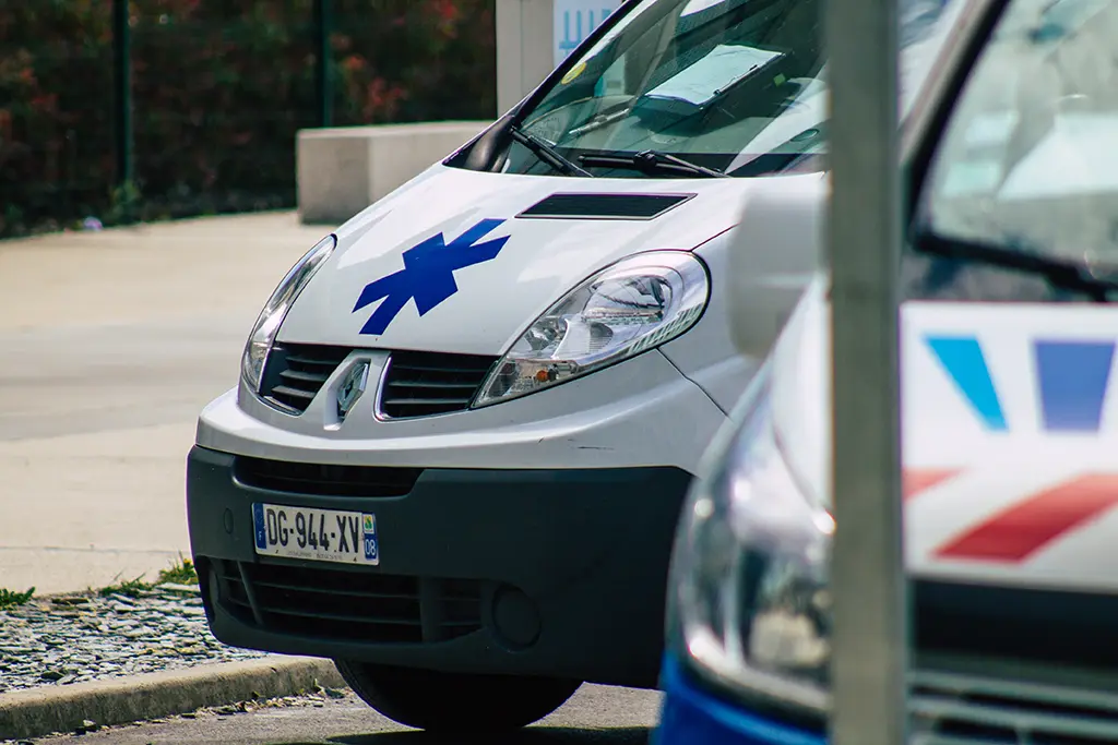 Saint-Denis : Un ambulancier mis en examen pour une tentative de viol sur une religieuse de 88 ans