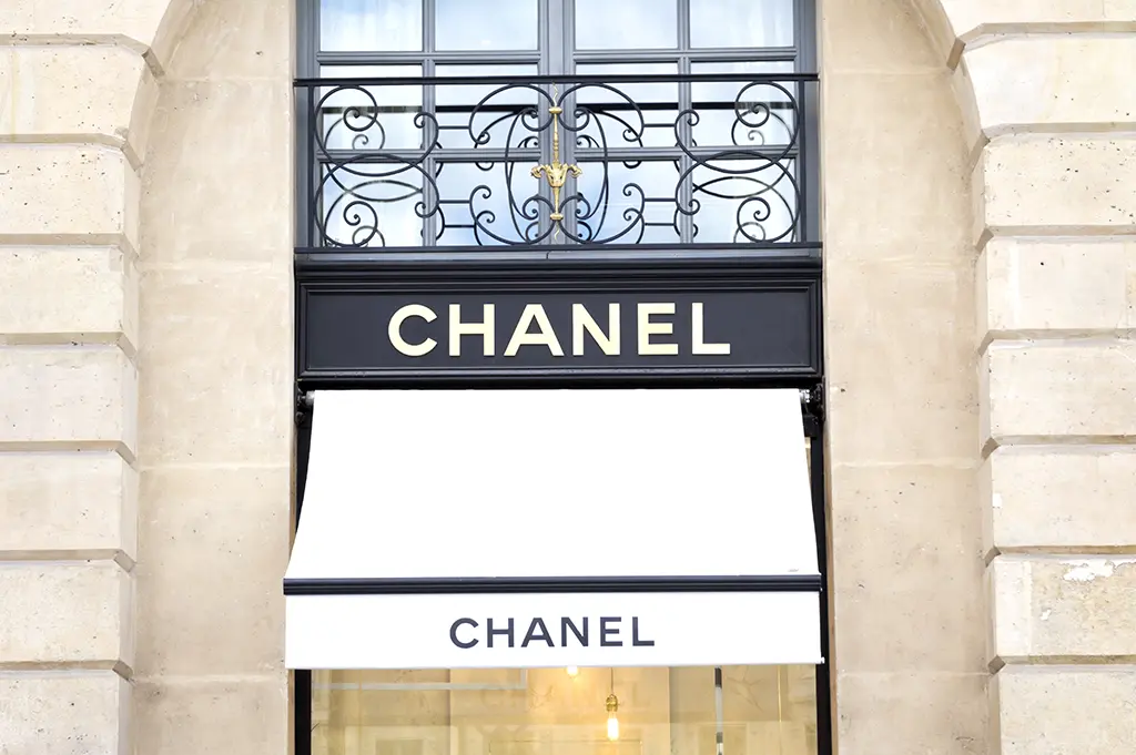 Paris : Cambriolage à la voiture-bélier dans une boutique Chanel du VIIIe arrondissement