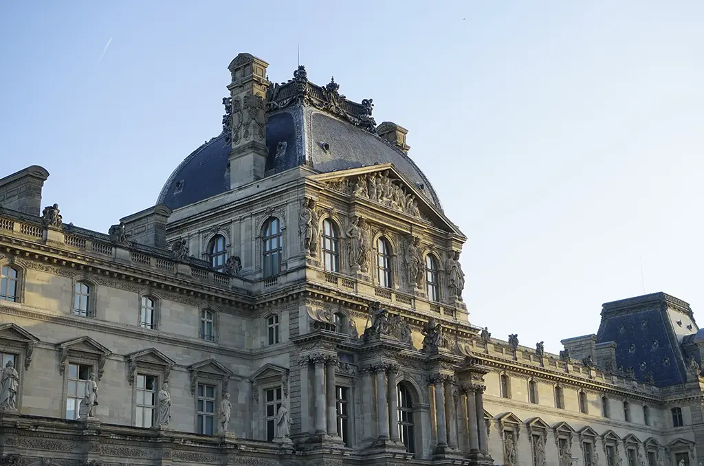 Cambriolage au Louvre : le butin estimé à 88 millions d'euros, selon le musée