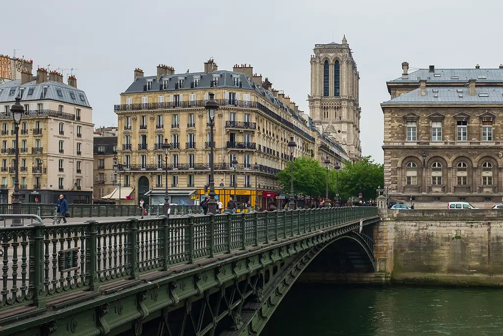 Paris : Un quinquagénaire dépouillé et jeté dans la Seine