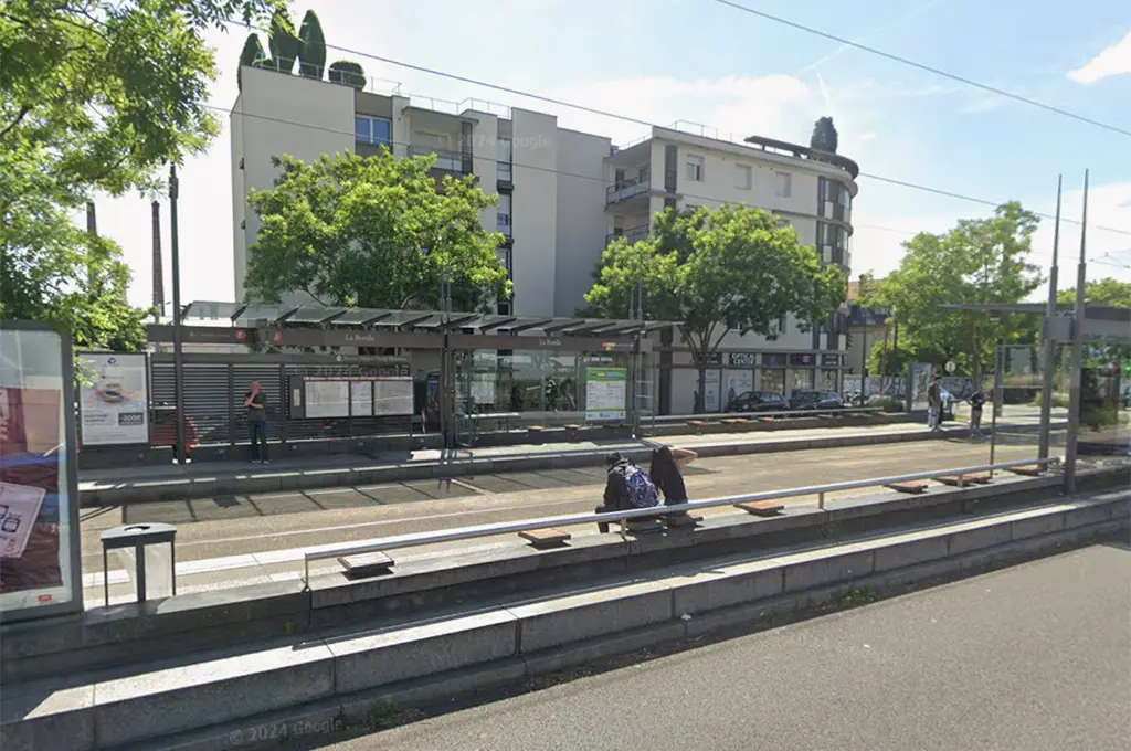 Vénissieux : Un homme poignardé à mort à une station de tramway