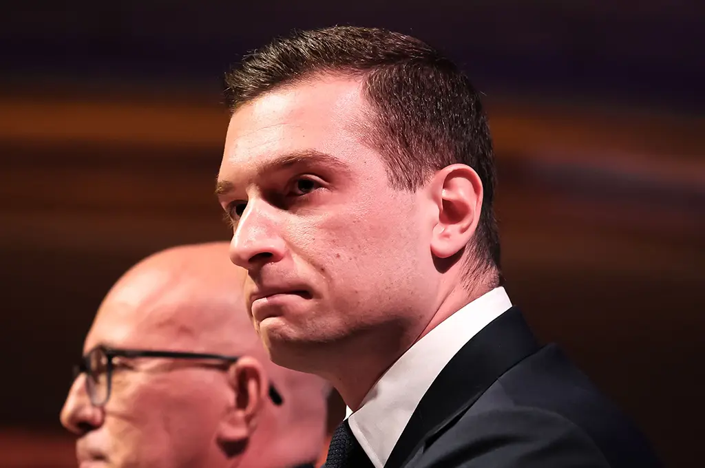 Jordan Bardella enfariné à Vesoul, un adolescent placé en garde à vue