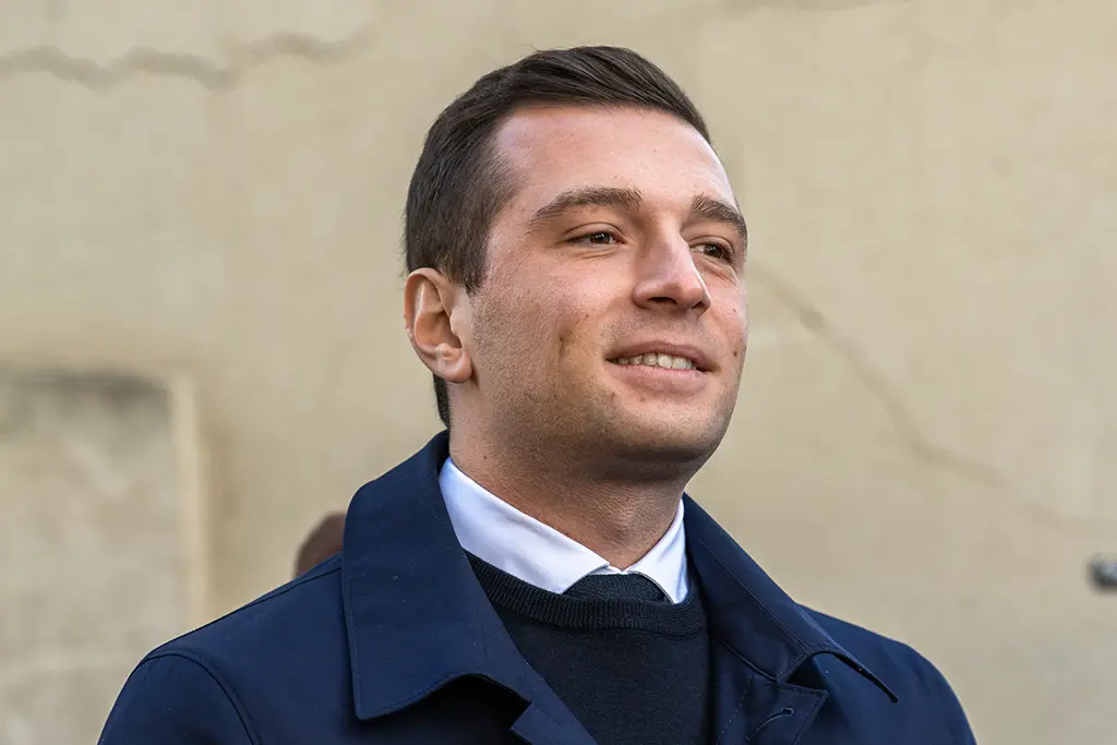 Jordan Bardella victime d'une agression durant une séance de dédicaces à Moissac