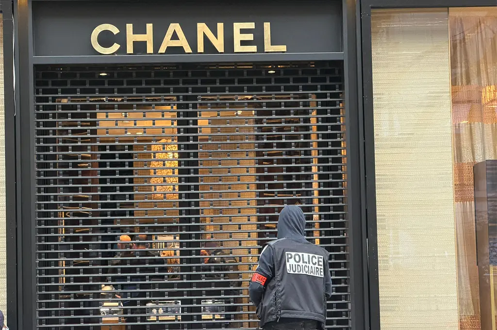 Paris : Tentative de vol à main armée à la boutique Chanel avenue Montaigne, plusieurs suspects en fuite