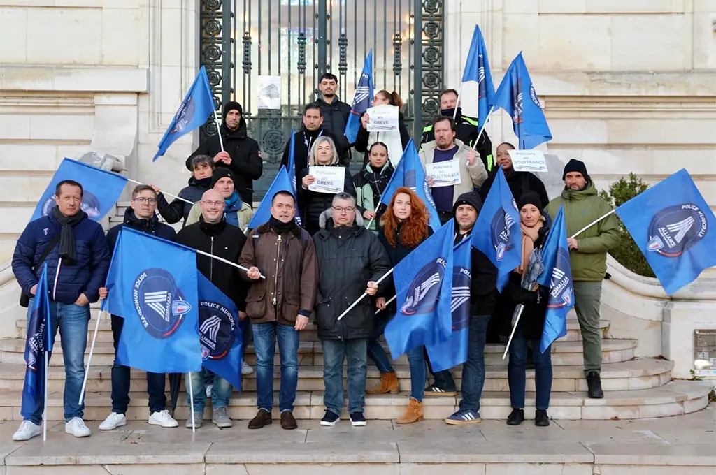 Management toxique, locaux insalubres : les policiers municipaux de Corbeil-Essonnes en grève illimitée