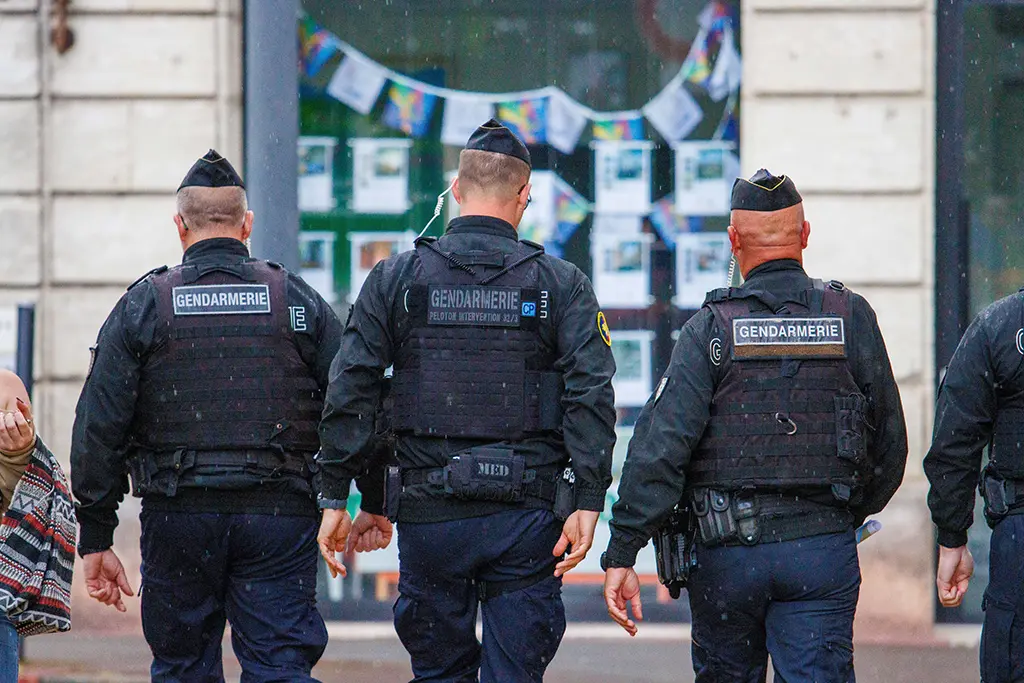 Noyon : Un jeune à motocross chute après un refus d'obtempérer, les gendarmes violemment pris à partie