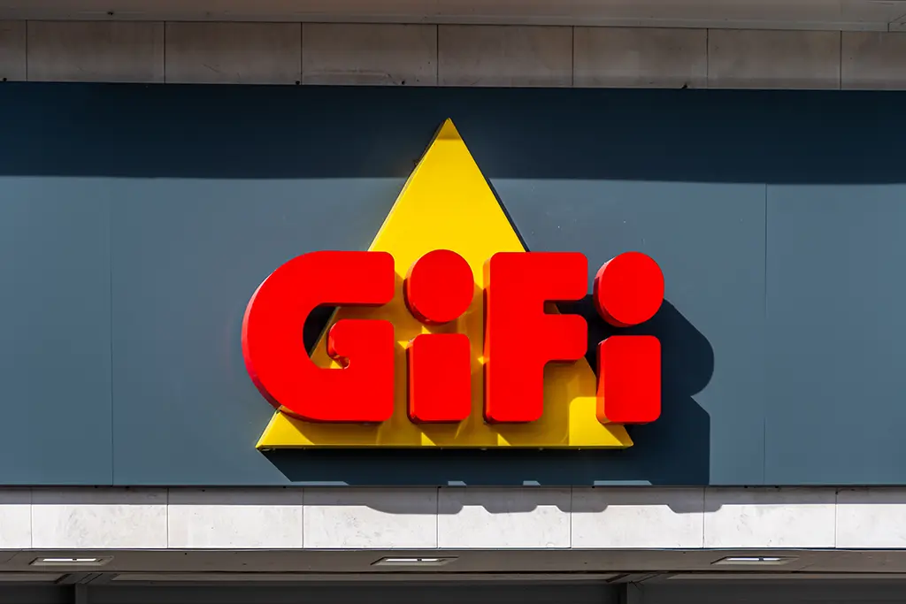 Paris : Il braque deux commerces au gaz lacrymogène, un employé le rattrape et le poignarde