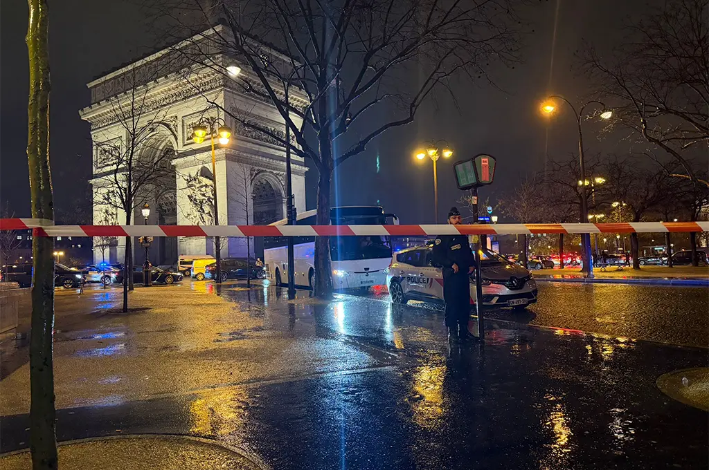 Attaque au couteau à Paris : l'assaillant est décédé, il avait déjà été condamné pour terrorisme en Belgique