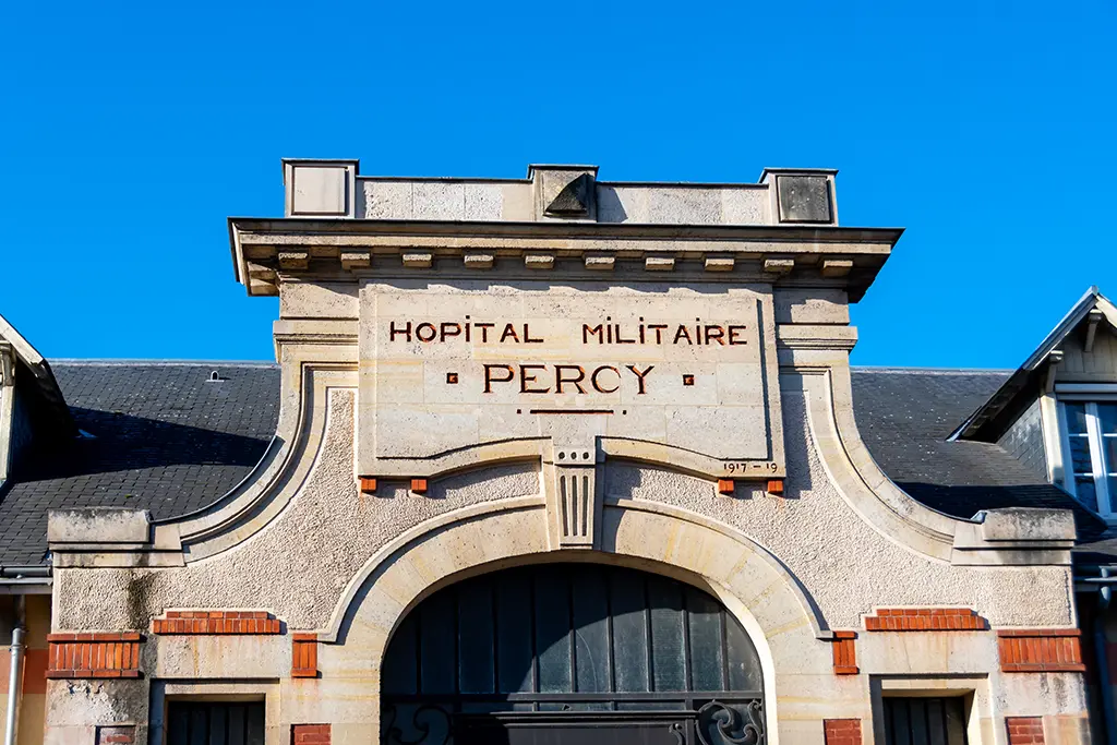 Un militaire grièvement blessé d'une balle dans la tête à l'hôpital des Armées Percy à Clamart