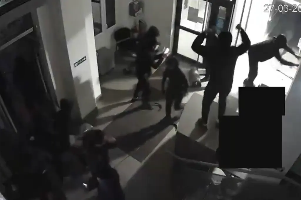 Mairie de Fresnes saccagée : neuf adolescents placés en garde à vue