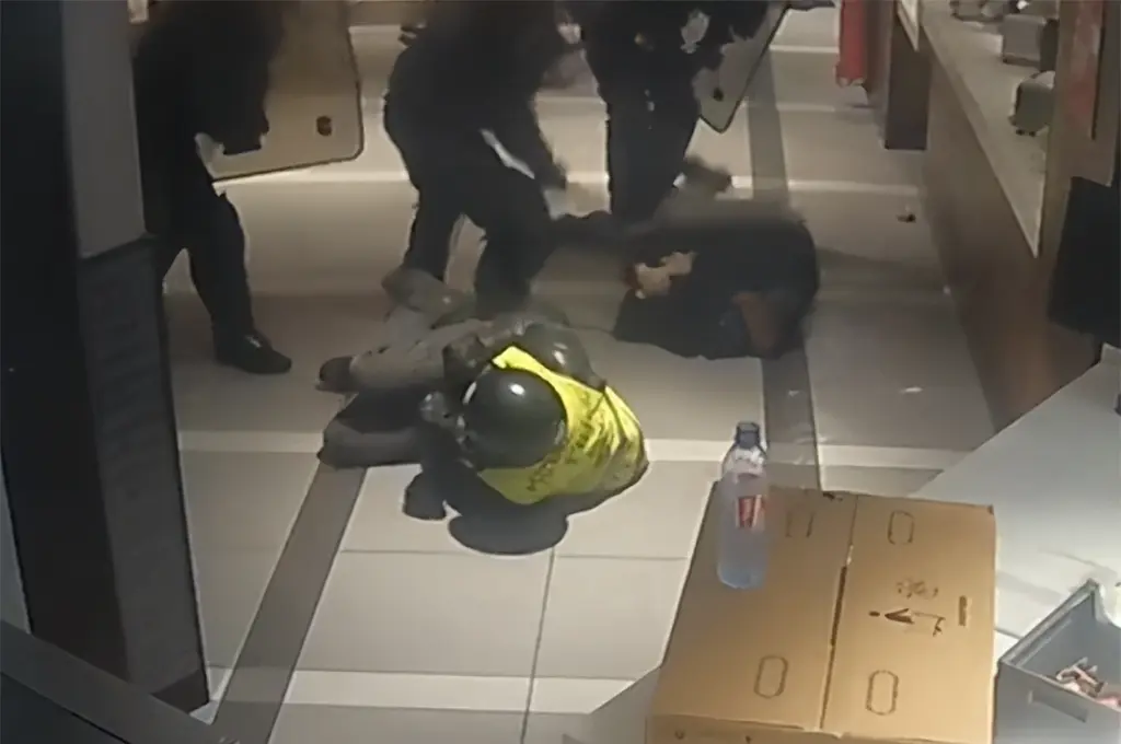 Affaire du Burger King : neuf CRS condamnés pour avoir matraqué des «gilets jaunes»