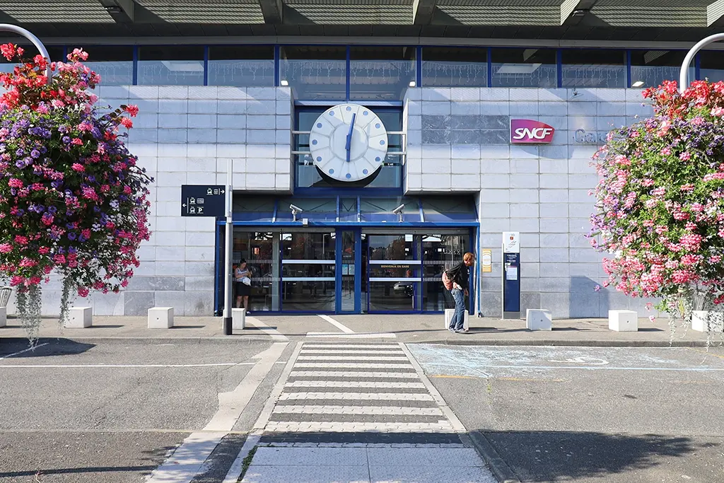 Tarbes : Armé d'un couteau, il tente d'agresser un gendarme hors service à la gare