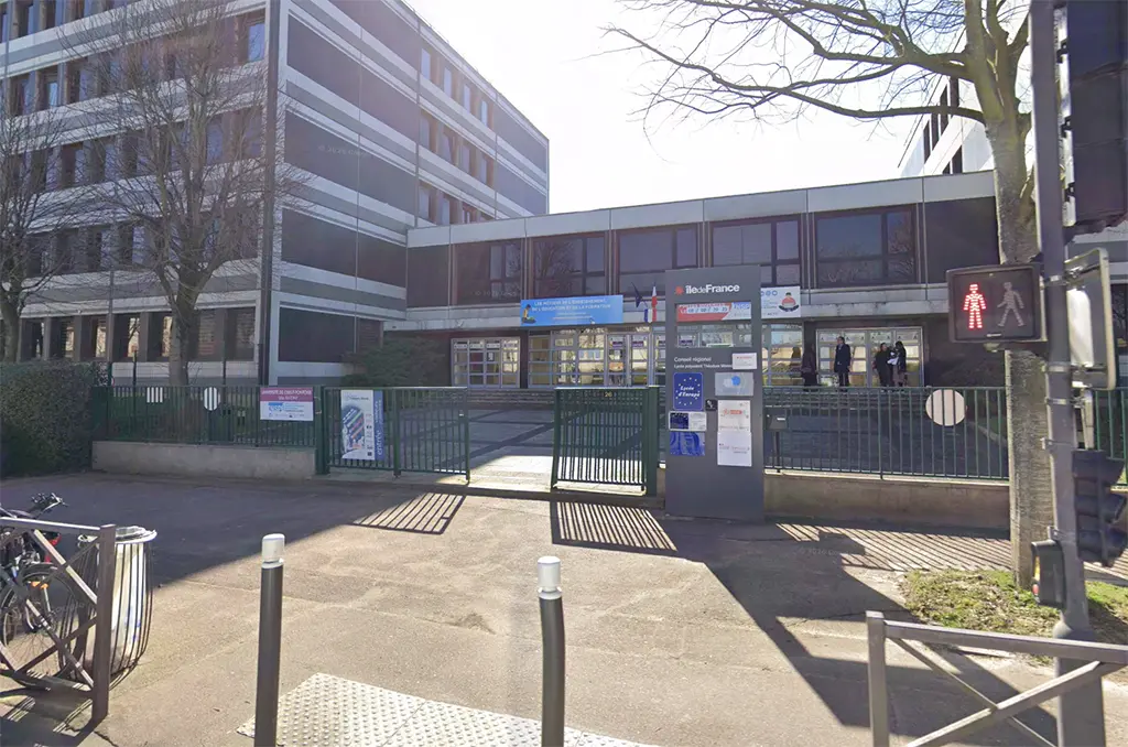 Antony : Un lycéen blessé à la machette devant son établissement, l'agresseur en fuite