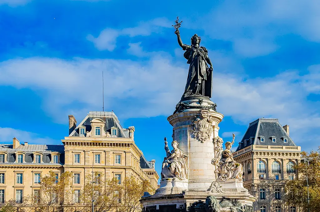 Paris : Un élève gardien de la paix hors service roué de coups et sérieusement blessé en intervenant sur un vol