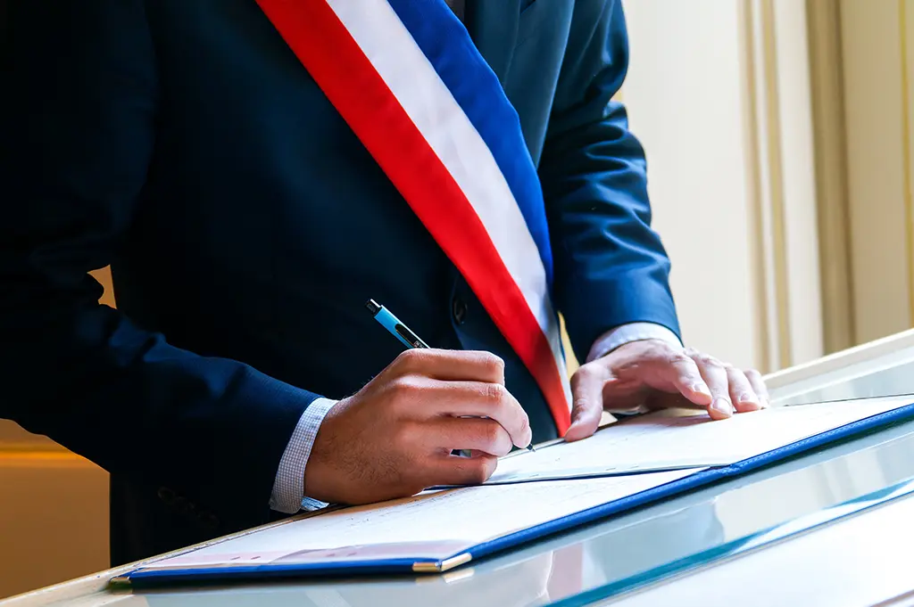 Chessy : La mairie condamnée à verser 6 000 euros à un Algérien sous OQTF et à son épouse pour avoir refusé de les marier