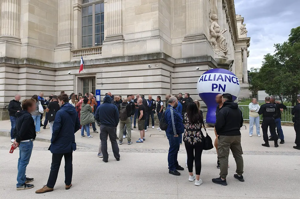 Paris : Quatre policiers en garde à vue après une interpellation, leurs collègues dénoncent des mesures «disproportionnées»