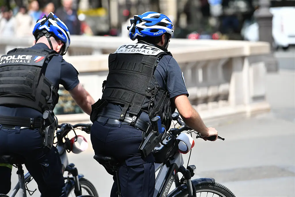 Paris : Un policier à vélo percuté et blessé lors d'un refus d'obtempérer, un homme interpellé