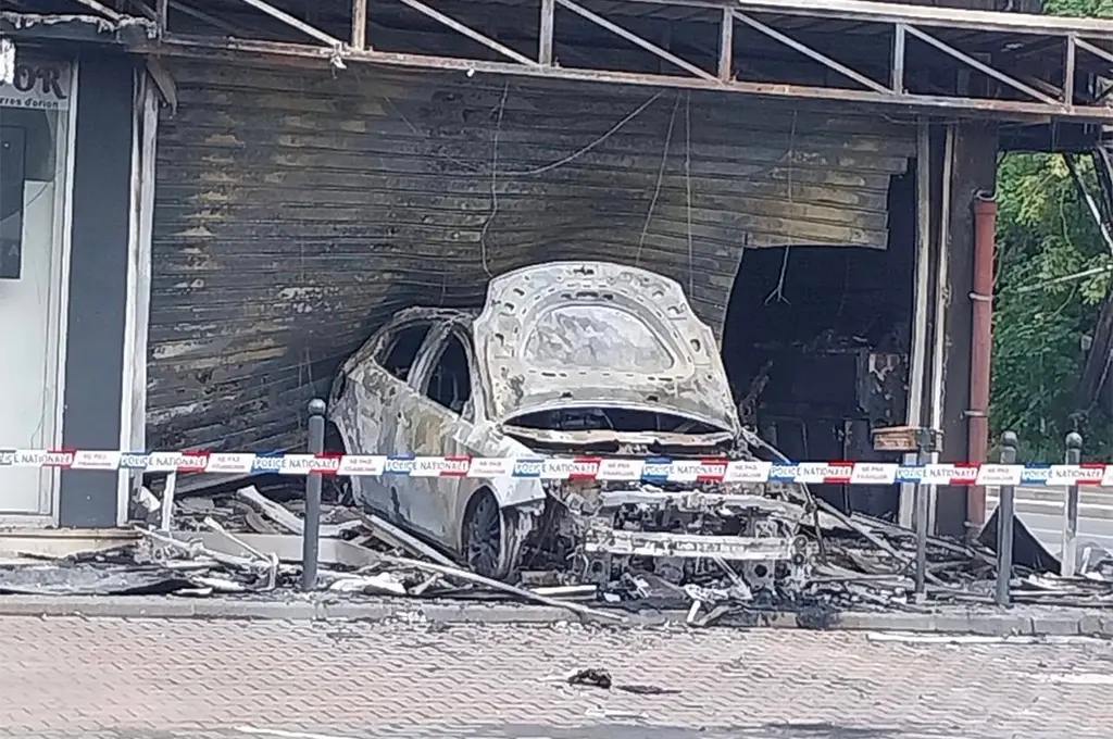 Ris-Orangis : Une bijouterie attaquée à la voiture-bélier, 600 000 euros de dégâts