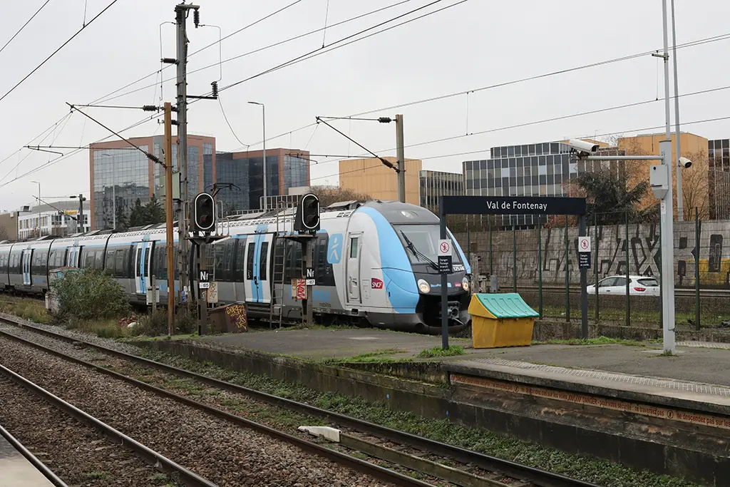 Val-de-Fontenay : Un homme se suicide en se jetant sous le RER et emporte dans la mort une femme sur le quai