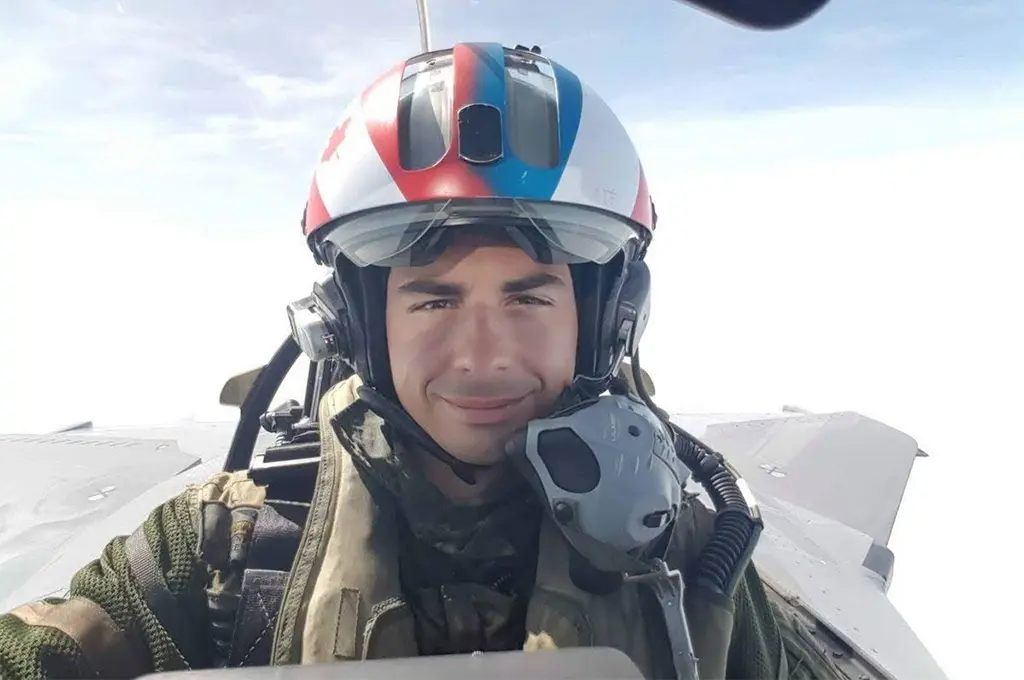 Un ancien pilote de chasse devenu YouTubeur mis en examen pour intelligence avec une puissance étrangère