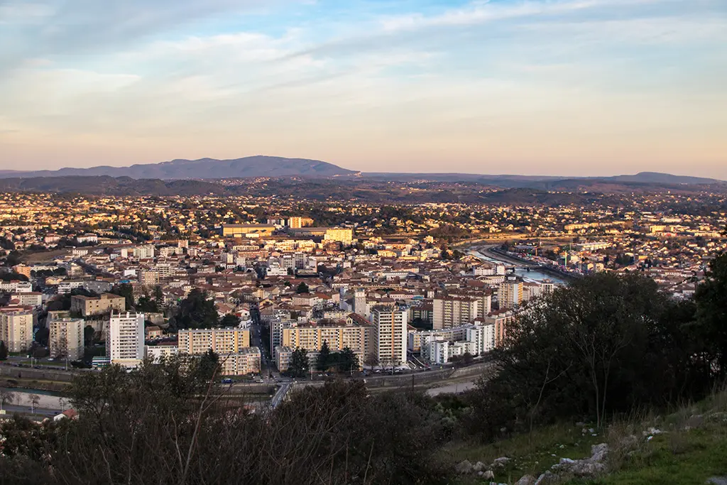 Alès : Deux balles de 9 mm et une lettre signée de la DZ Mafia visant le maire, ce que l'on sait
