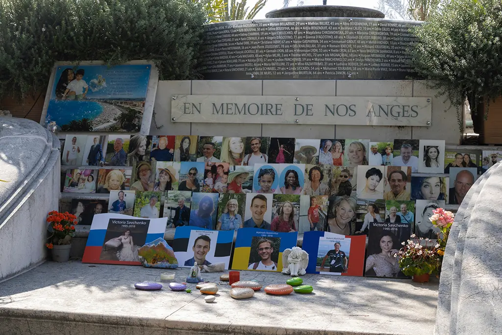 Nice : Il y a 10 ans, 86 personnes étaient tuées sur la Promenade des Anglais, la France leur rend hommage